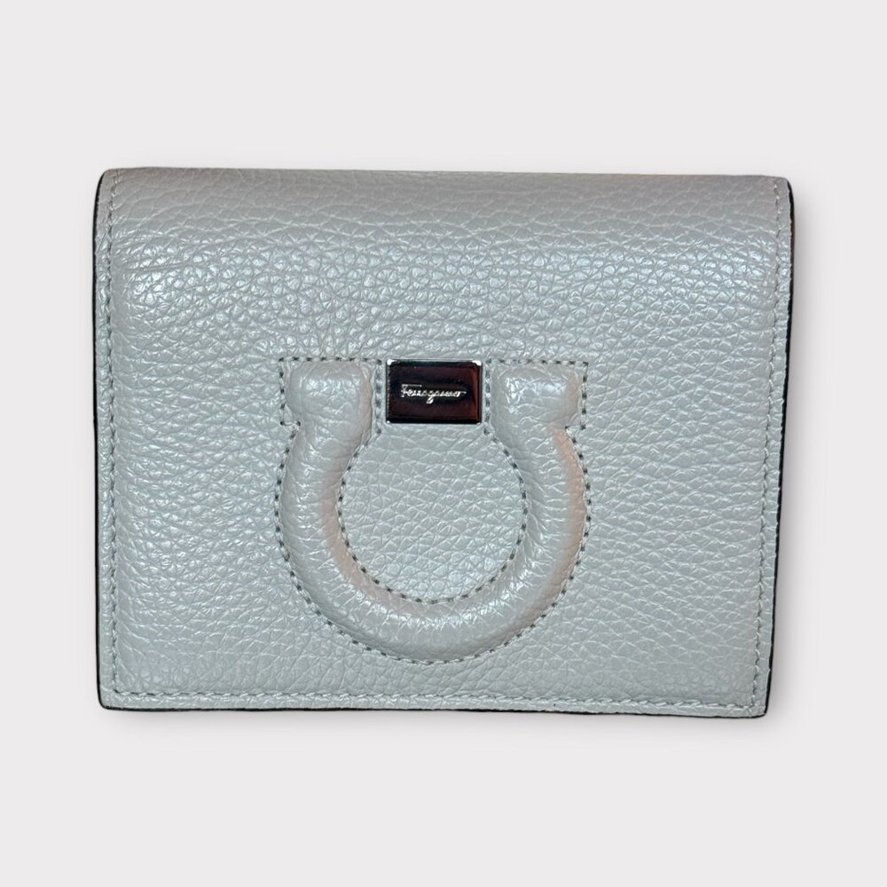 Salvatore Ferragamo Gancio City Pebbled Leather Compact Wallet | NWOT - Picture 2 of 8